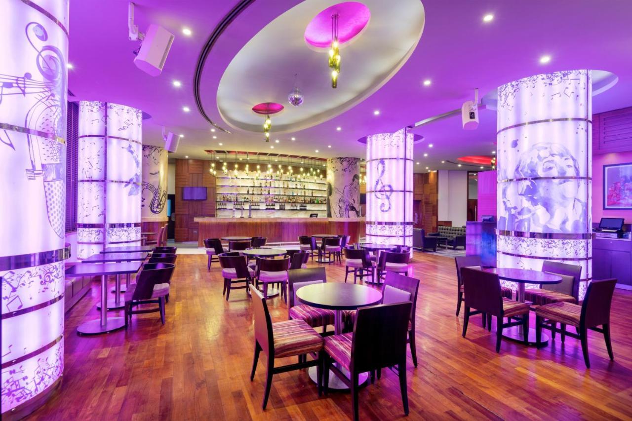 Crowne Plaza Doha - The Business Park By Ihg Hotell Eksteriør bilde The bar at the W Hotel in San Francisco