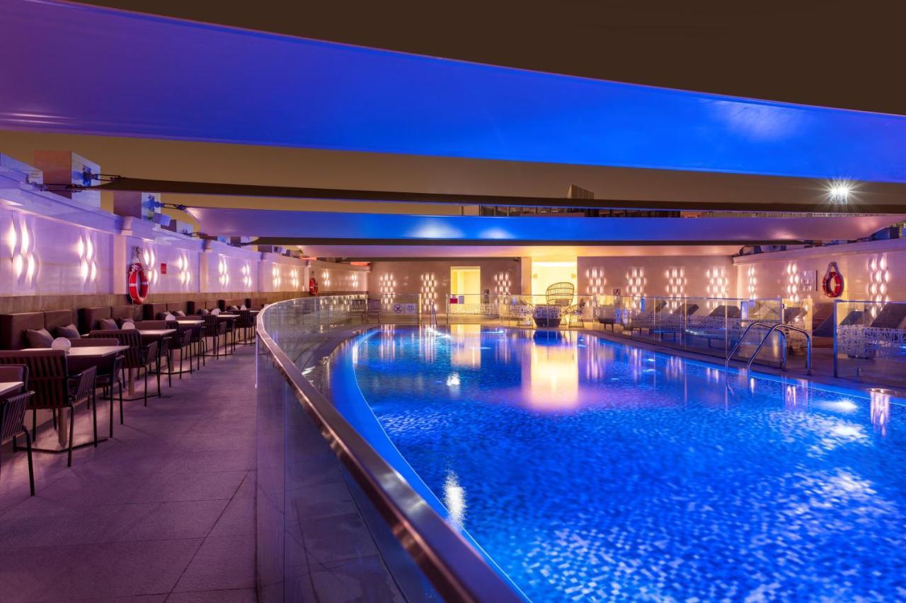 Crowne Plaza Doha - The Business Park By Ihg Hotell Eksteriør bilde The pool at the hotel