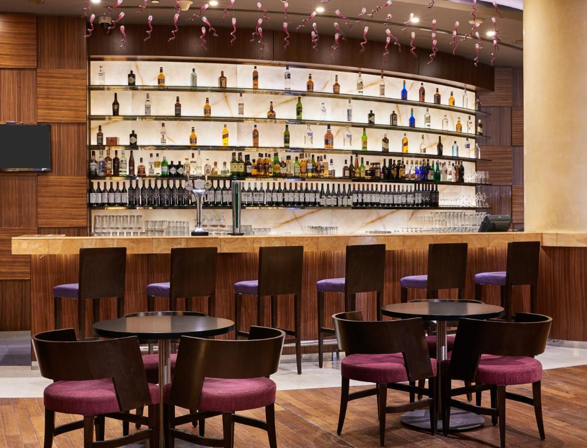 Crowne Plaza Doha - The Business Park By Ihg Hotell Eksteriør bilde The bar at the lounge