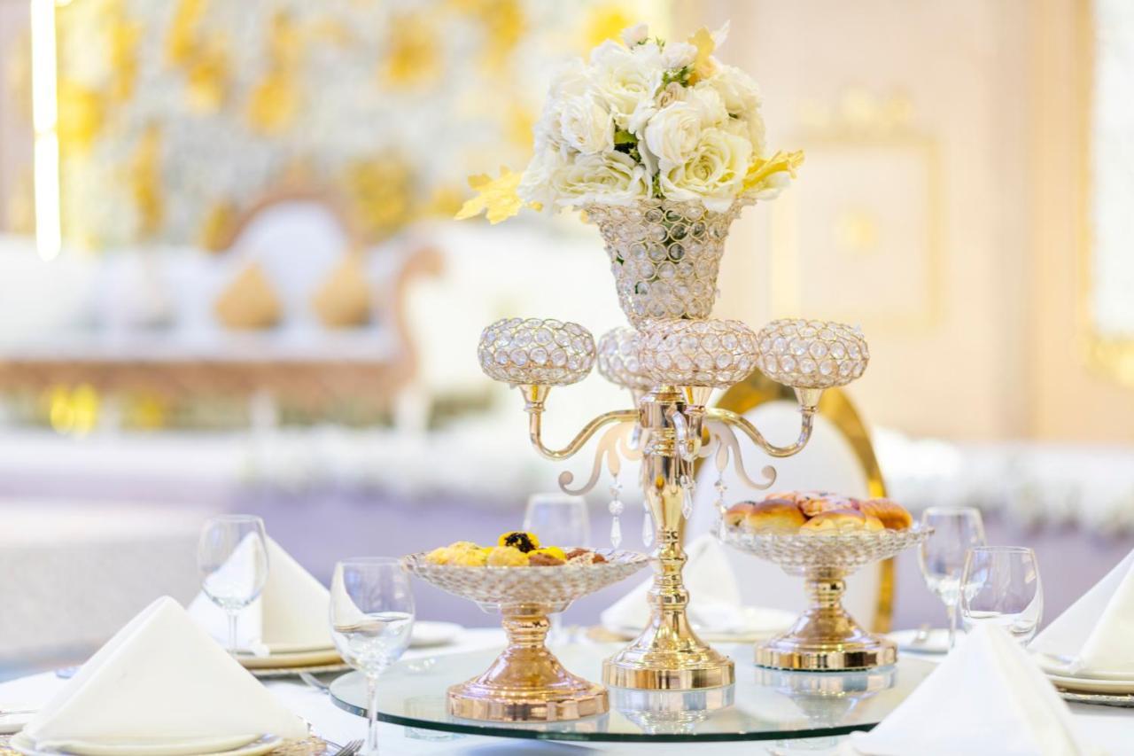 Crowne Plaza Doha - The Business Park By Ihg Hotell Eksteriør bilde Thai table setting