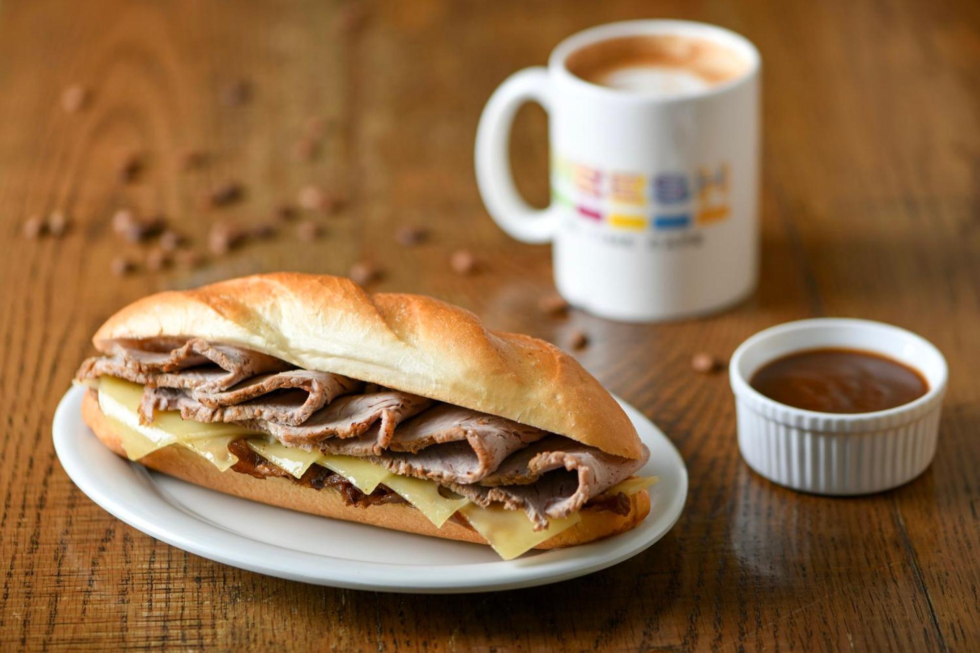 Crowne Plaza Doha - The Business Park By Ihg Hotell Eksteriør bilde A roast beef and cheese sub